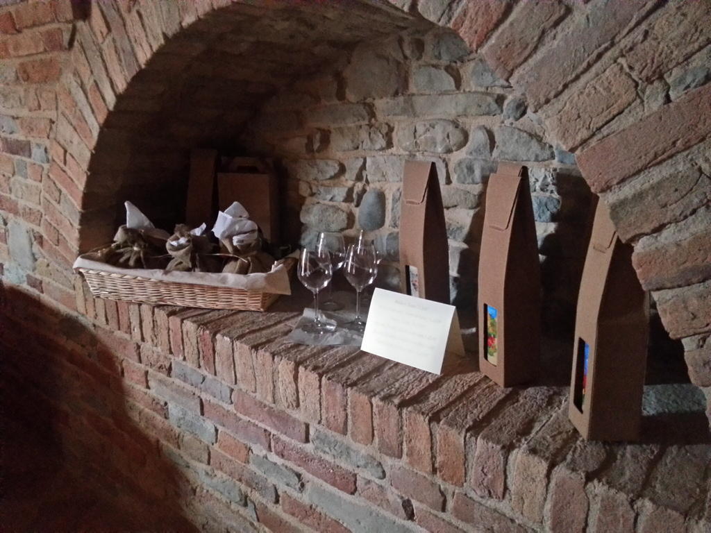 Dimora Cortese Castagnole delle Lanze Bagian luar foto