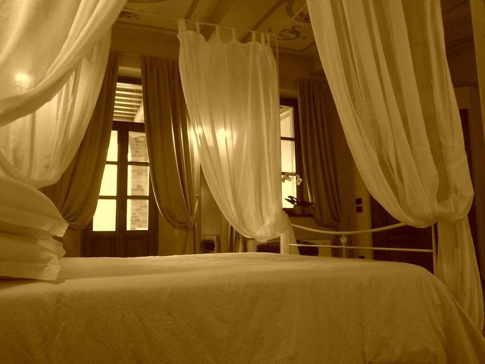Dimora Cortese Castagnole delle Lanze Bagian luar foto