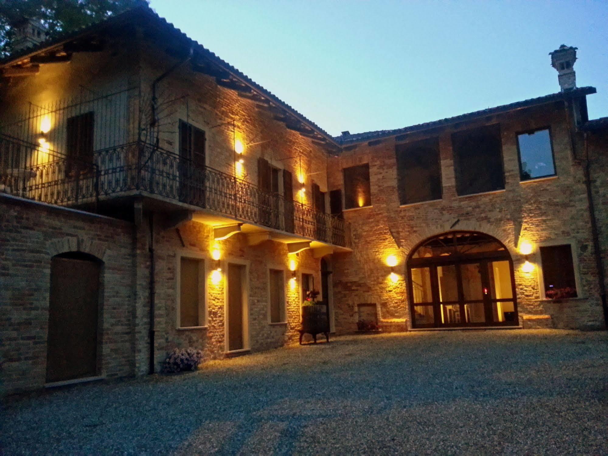 Dimora Cortese Castagnole delle Lanze Bagian luar foto