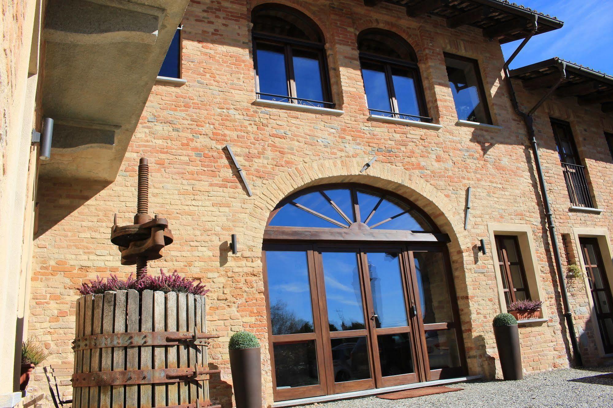 Dimora Cortese Castagnole delle Lanze Bagian luar foto